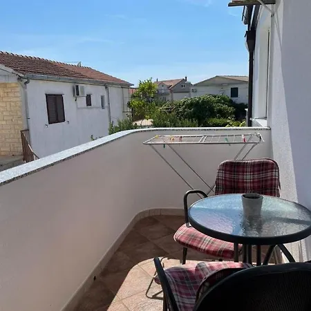 Tea - Parking And Grill, 100 M From Sea